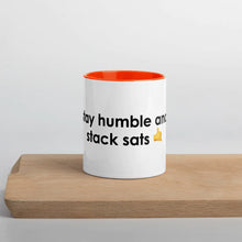 Lade das Bild in den Galerie-Viewer, Stay humble and stack sats Tasse - Orange
